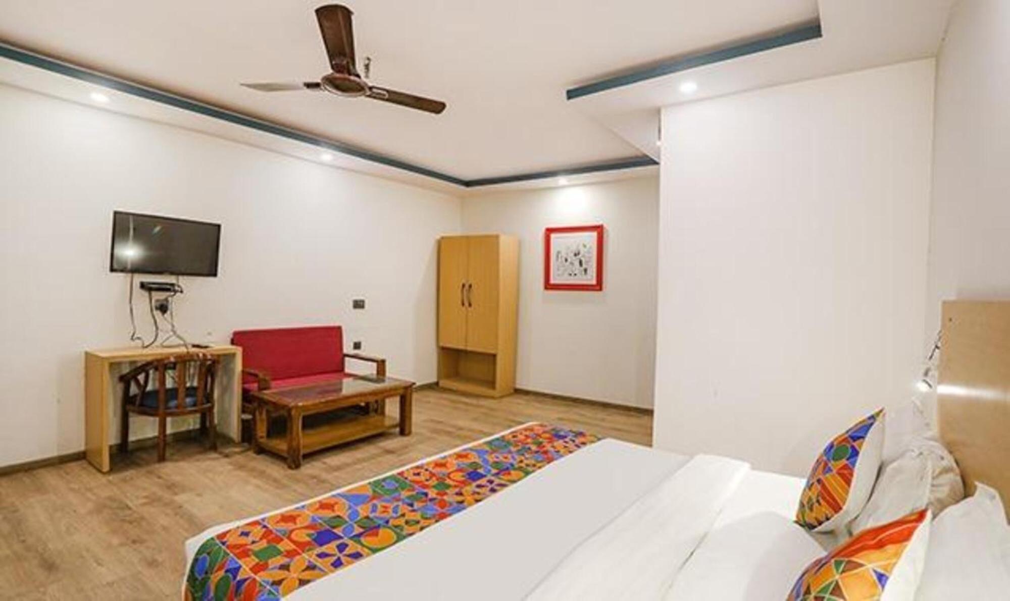 Fabhotel F9 Sector 58 ノイダ エクステリア 写真