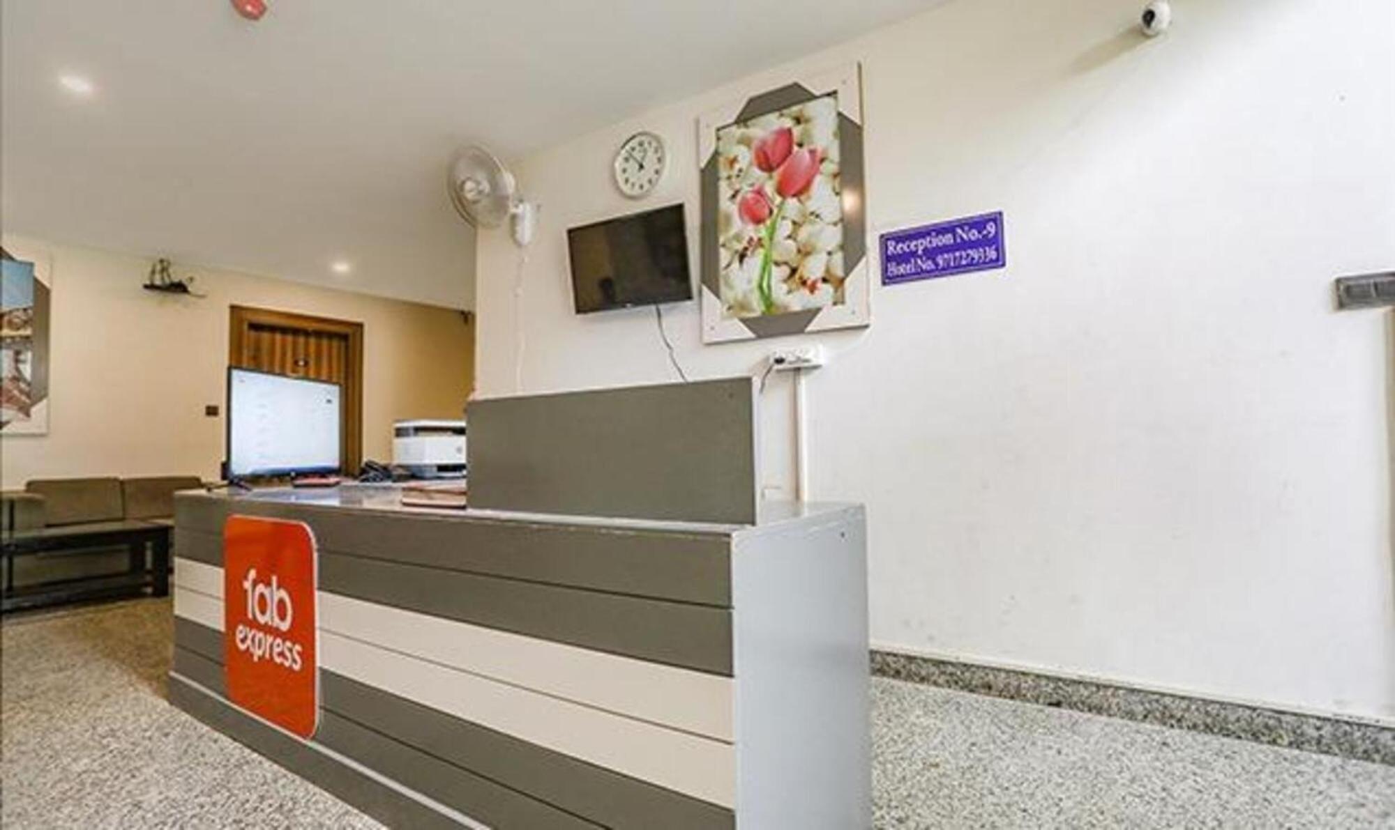 Fabhotel F9 Sector 58 ノイダ エクステリア 写真