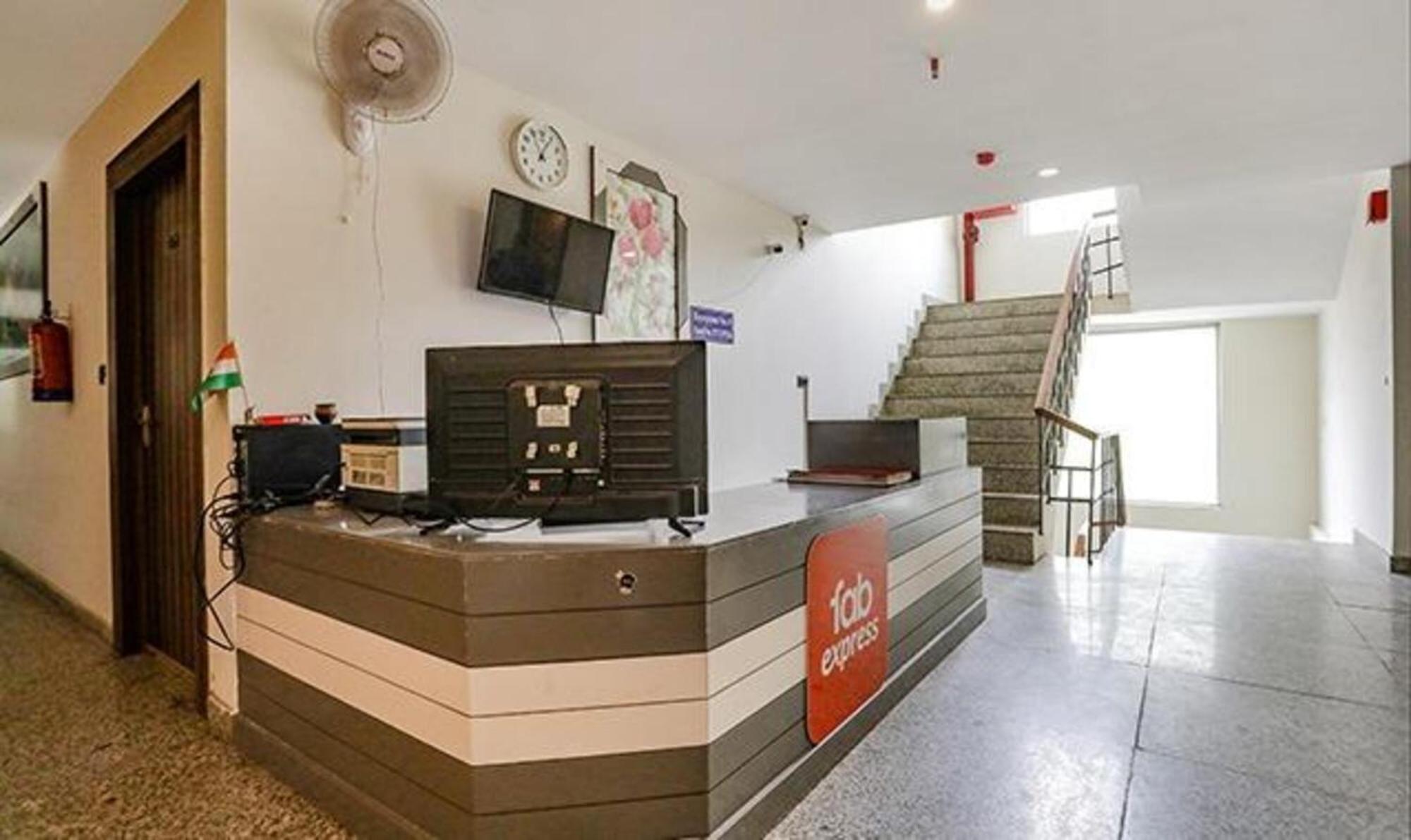 Fabhotel F9 Sector 58 ノイダ エクステリア 写真